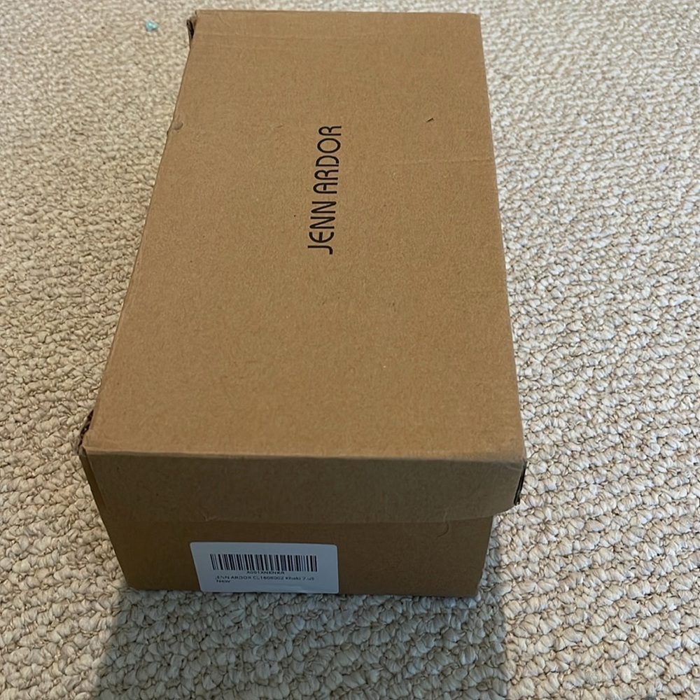 BRAND NEW Jenn Ardor Sneakers.  Size 7, high tops in khaki, flats in red size 7 - Picture 5 of 7